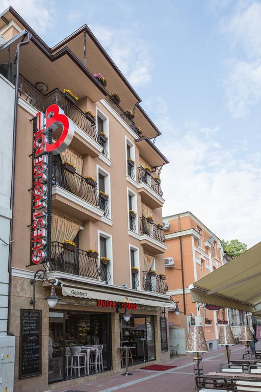 8 1/2 Art Guest House Plovdiv Esterno foto