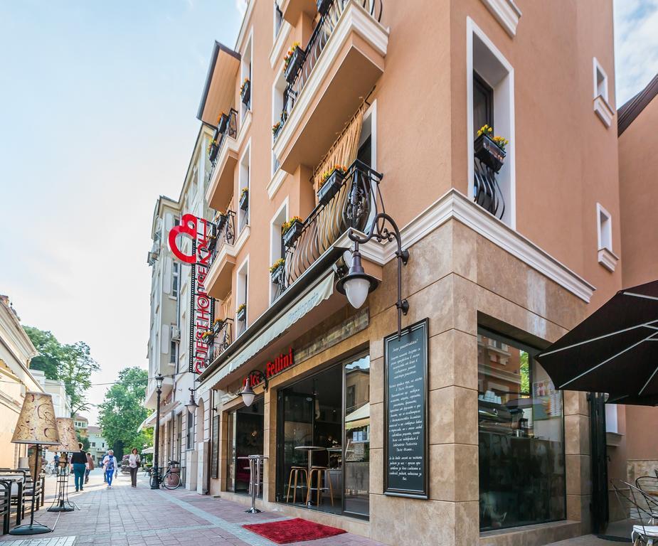 8 1/2 Art Guest House Plovdiv Esterno foto