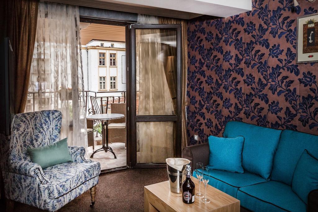 8 1/2 Art Guest House Plovdiv Esterno foto