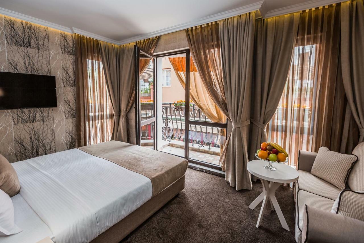 8 1/2 Art Guest House Plovdiv Esterno foto