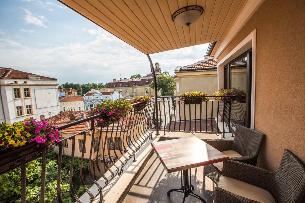 8 1/2 Art Guest House Plovdiv Esterno foto